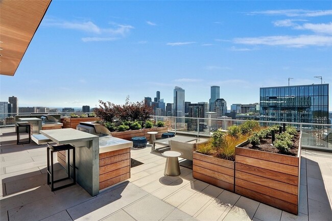 Building Photo - Bright and Modern World-Class Condo