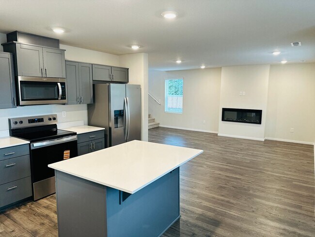 Building Photo - Beautiful Brand New 5 Bedroom Home!