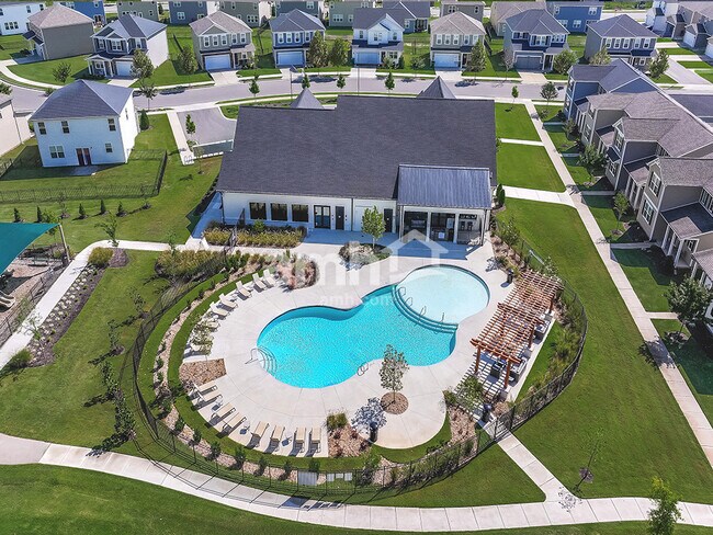 Building Photo - 1360 Lomond Dr