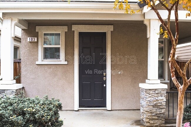 Building Photo - 103 Pelican St