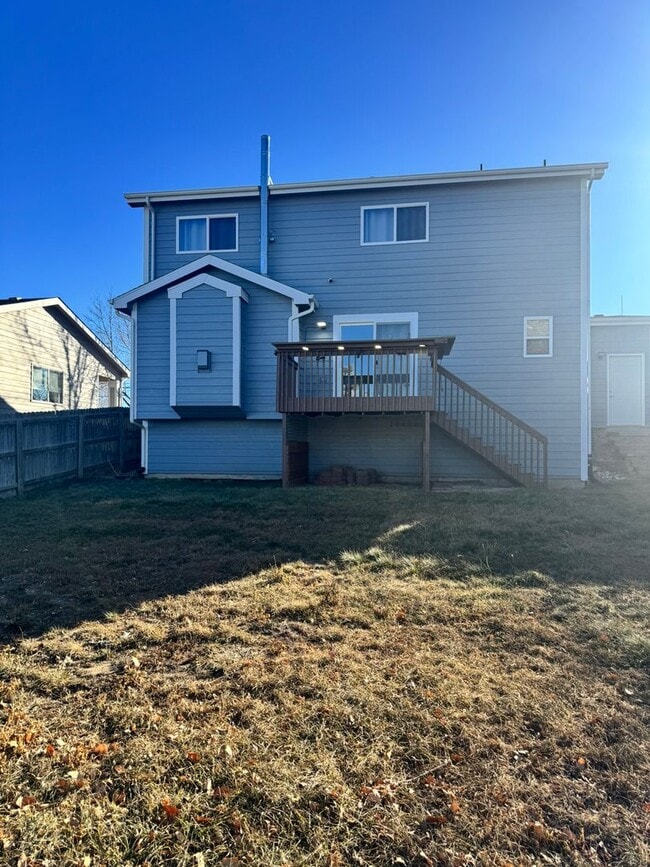 Building Photo - Charming 5 Bedroom