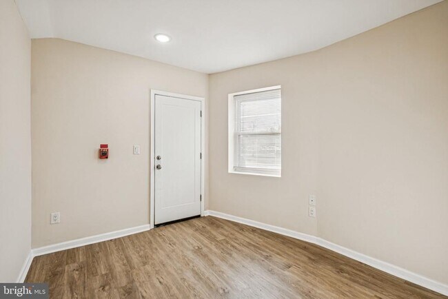 Building Photo - 512 W Norris St