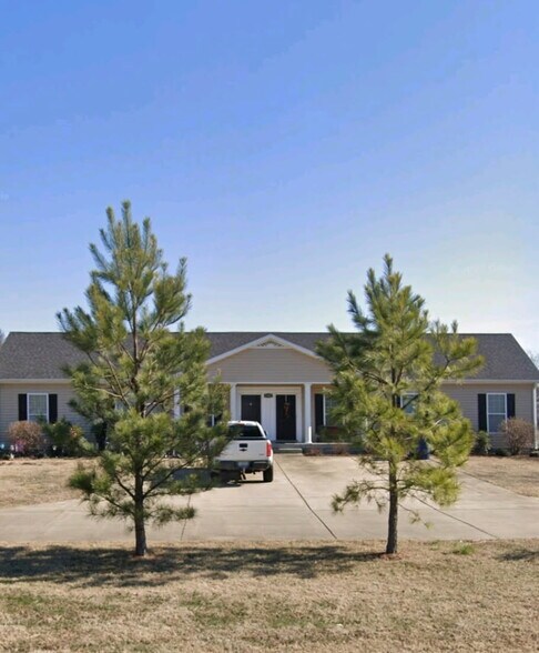Building Photo - 1208 Autumn Oaks Dr