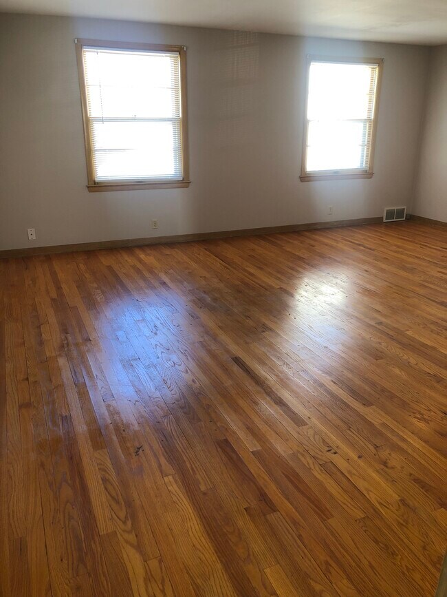 Living Room - 2952 S 38th St