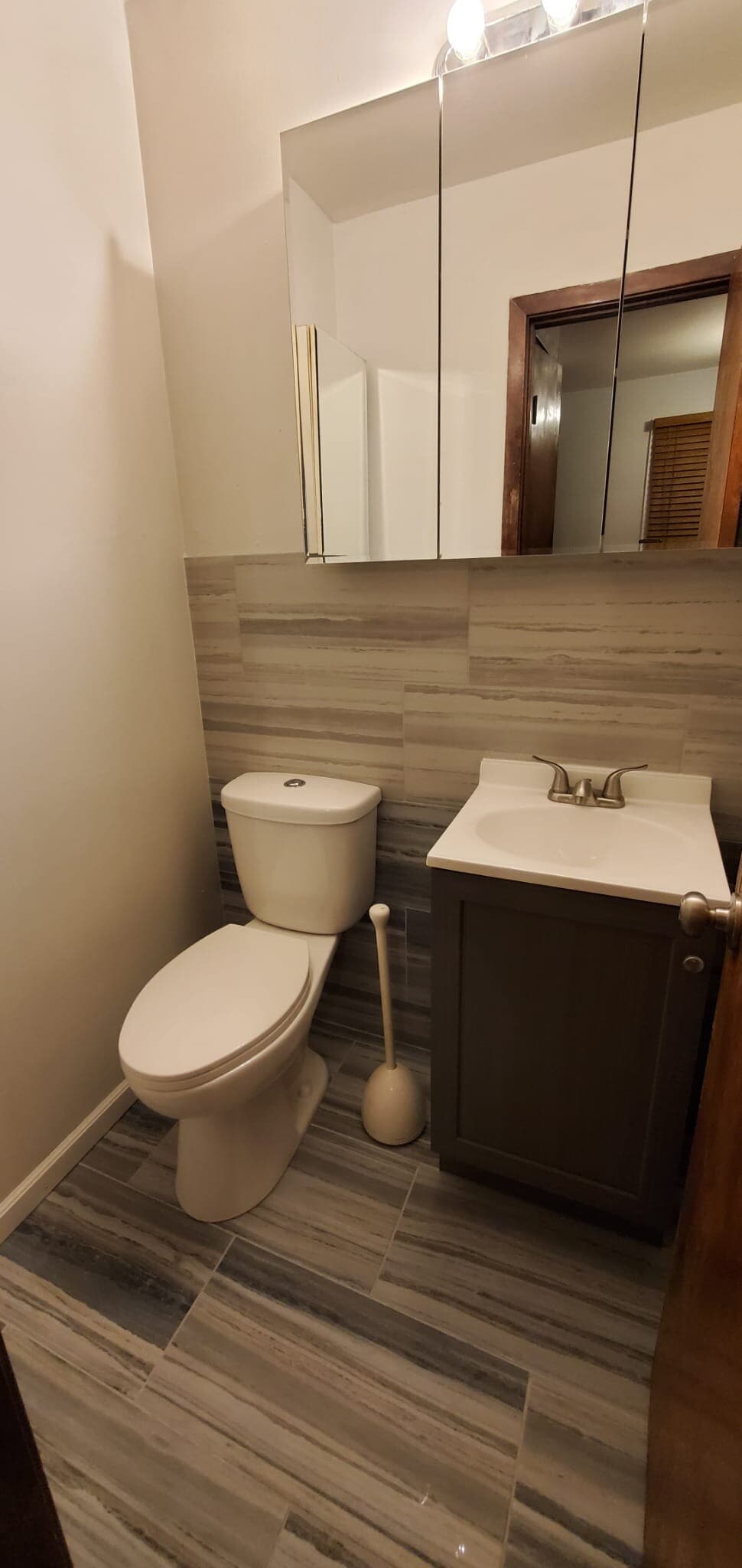 Building Photo - 6163 N Leavitt St