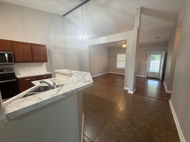 Building Photo - 858 Melanie Ln