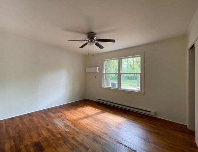 Building Photo - 110-116 Dobbs St - Unit 116