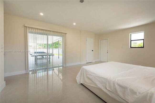 Building Photo - 4700 McKinley St