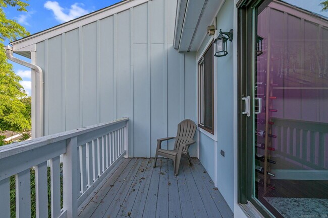 Building Photo - 4 Hills Ln