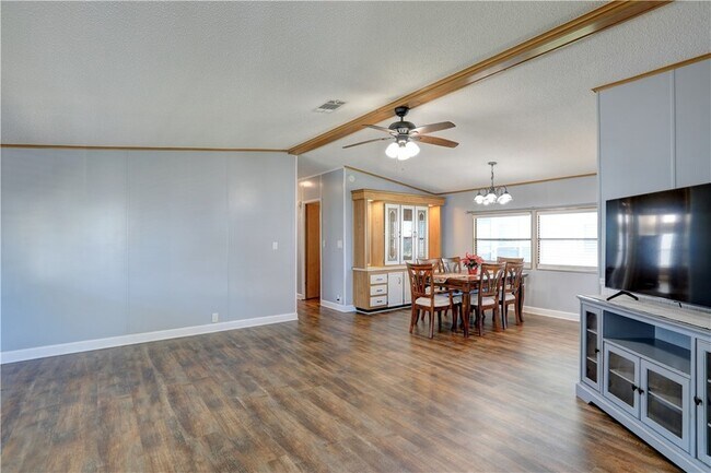 Building Photo - 561 Dolphin Cir