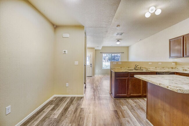 Building Photo - 1829 Final View Aly