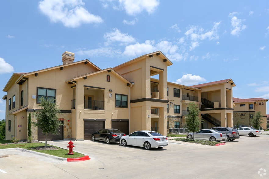 Building Photo - Creekside on Parmer Lane