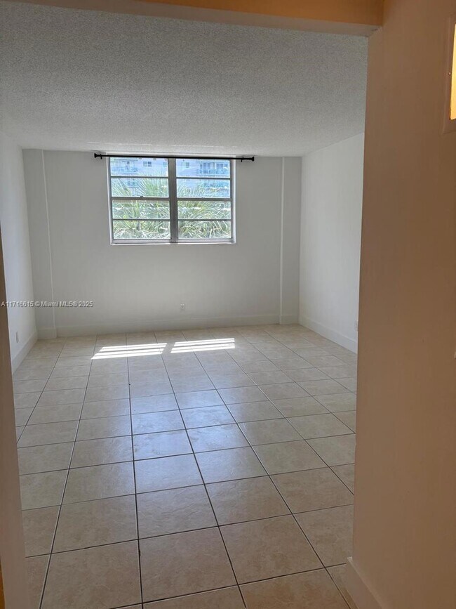 Building Photo - 19390 Collins Ave