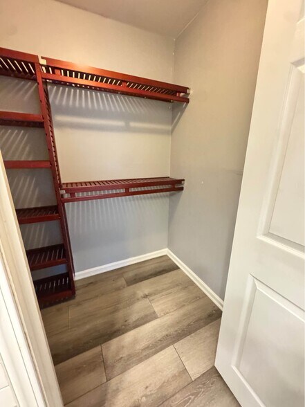 Building Photo - 601 Abingdon Way