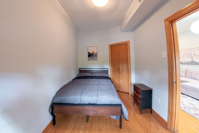 Building Photo - 3-Bedroom Apartment in Ukrainian Village / Humboldt Park!