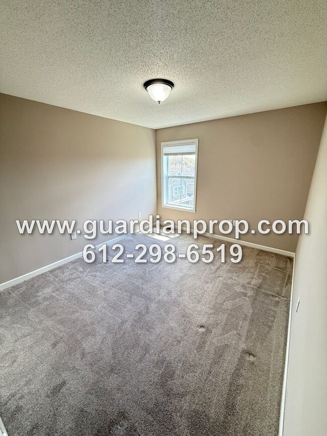 Building Photo - Luxury Townhouse Available Now, Lower Family Room w/Walkout, Balcony, 4 Baths, Large Primary