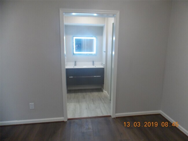 Building Photo - 9411 Bassoon Dr