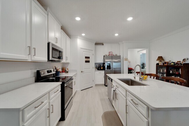 Building Photo - Luxury 55+ Villa with Lagoon Access in Med...