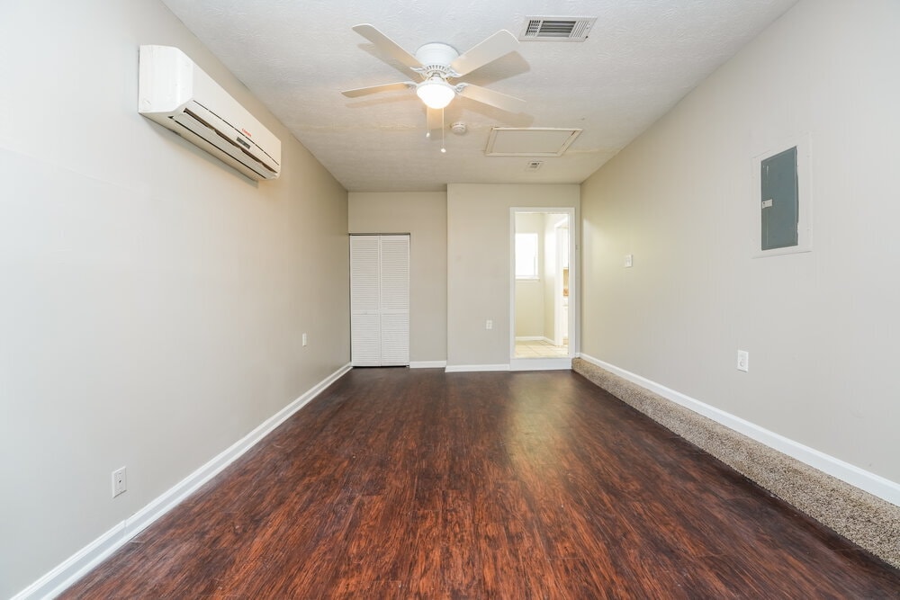 Building Photo - 488 Carillon Ln