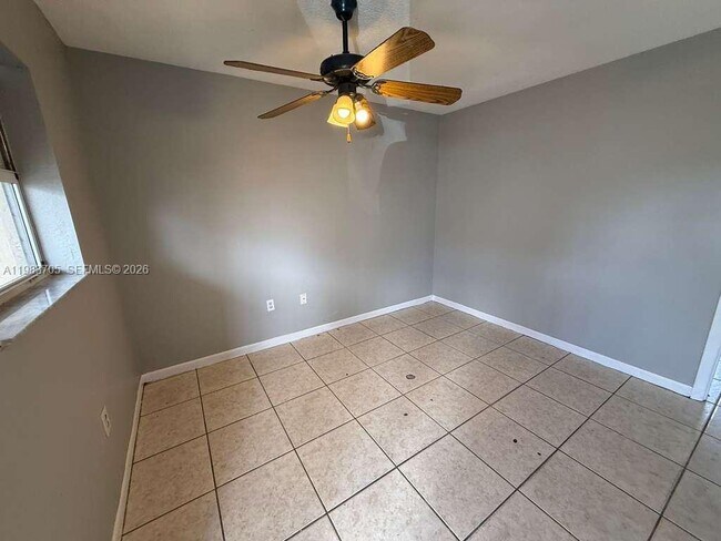 Building Photo - 2722 NW 22nd Ct