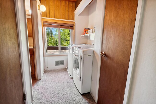 Building Photo - Alpine Meadows 3 Bedroom ski lease on Mine...