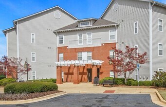 Building Photo - Capstone Quarters 2 Bed 2 Bath Condo! Fully Furnished!