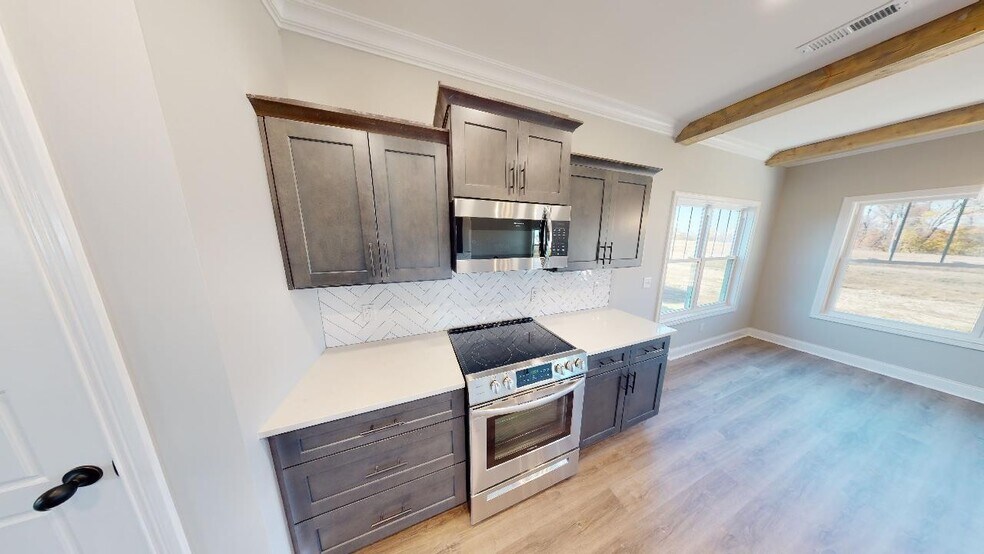 Building Photo - 221 Bluebell Dr