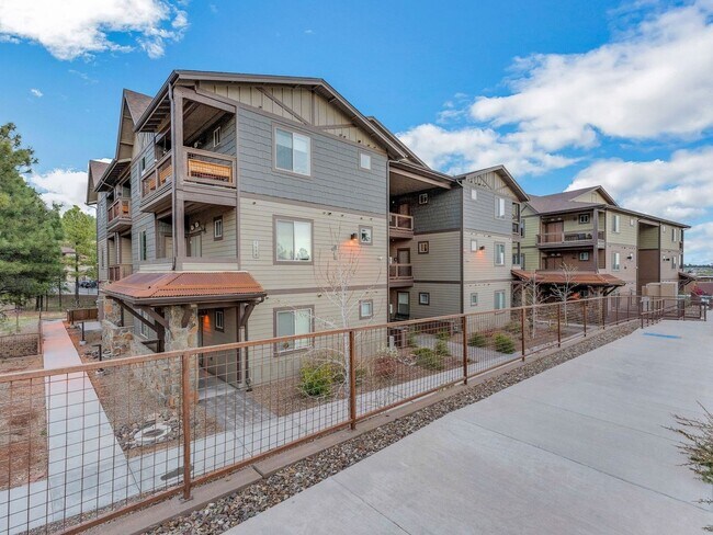 Building Photo - Charming 3BR Condo in Flagstaff