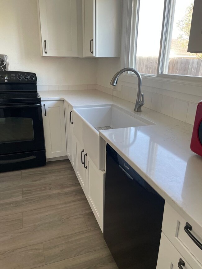 Building Photo - Updated 3 Bedroom 1 Bath home of Rent!!