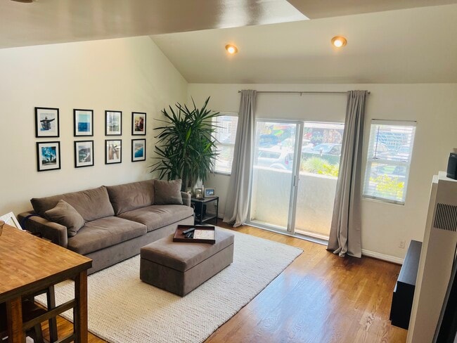 Building Photo - 1306 Electric Ave