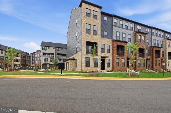 Building Photo - 14421 Albemarle Point Pl