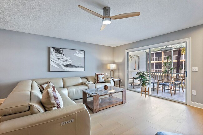 Building Photo - Impeccably Furnished Annual Rental Townhom...