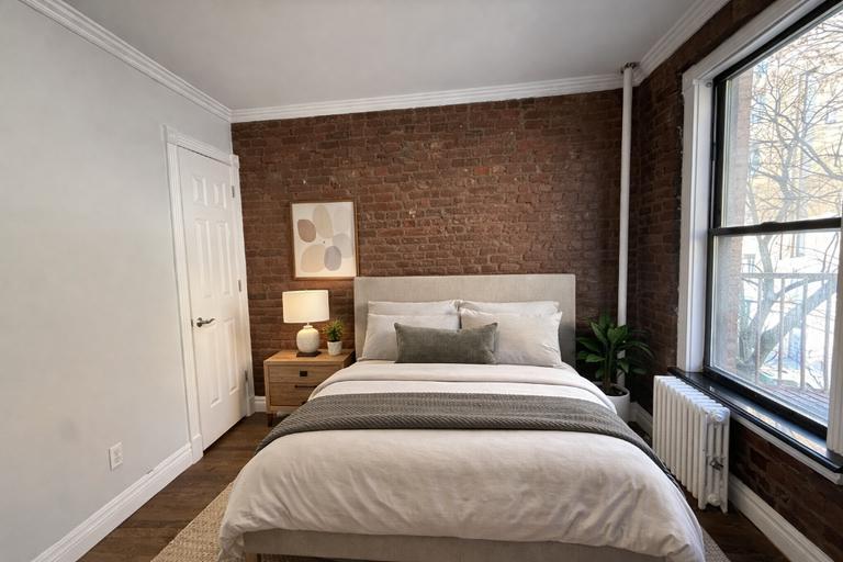 Building Photo - 416 E 13th St