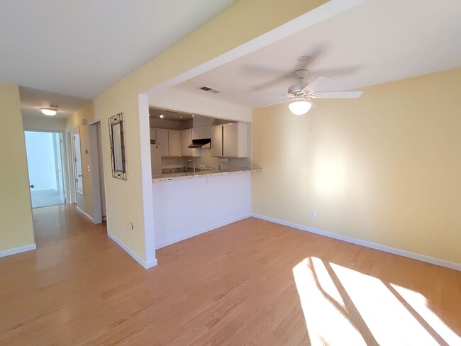 Building Photo - Stellar San Ramon Location- Lovely 2 bd Co...