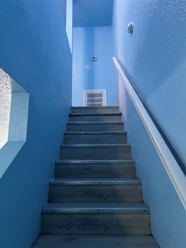 Building Photo - 8405 Wilcrest Dr