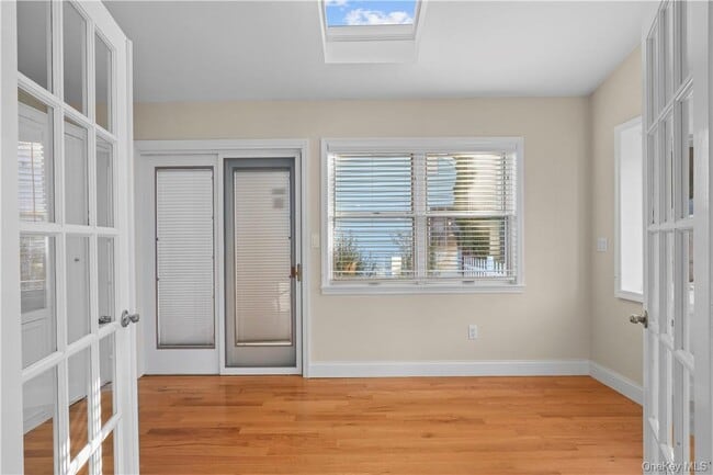 Building Photo - 33 Sycamore Rd