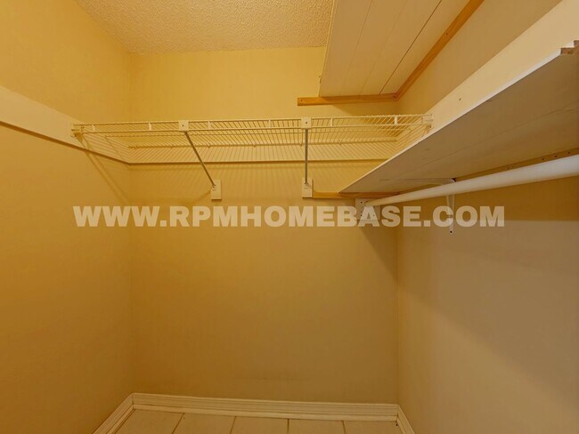 Building Photo - Charming 3-Bedroom Home in Crestview with Modern Features!