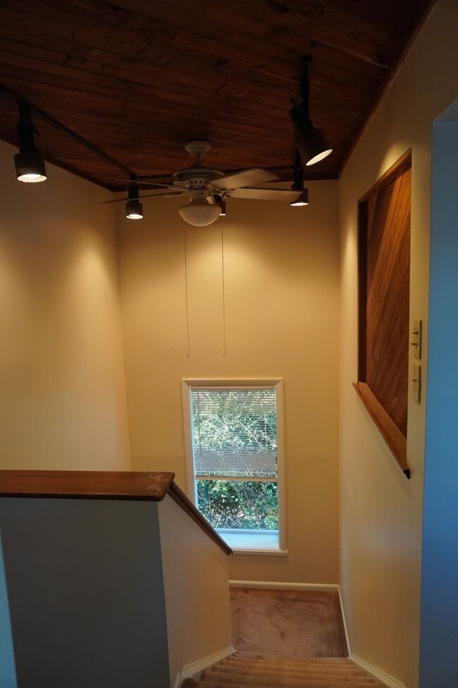 Building Photo - 195 Woodstone Dr