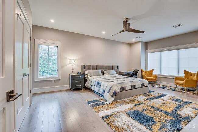 Building Photo - 3979 Park Ave