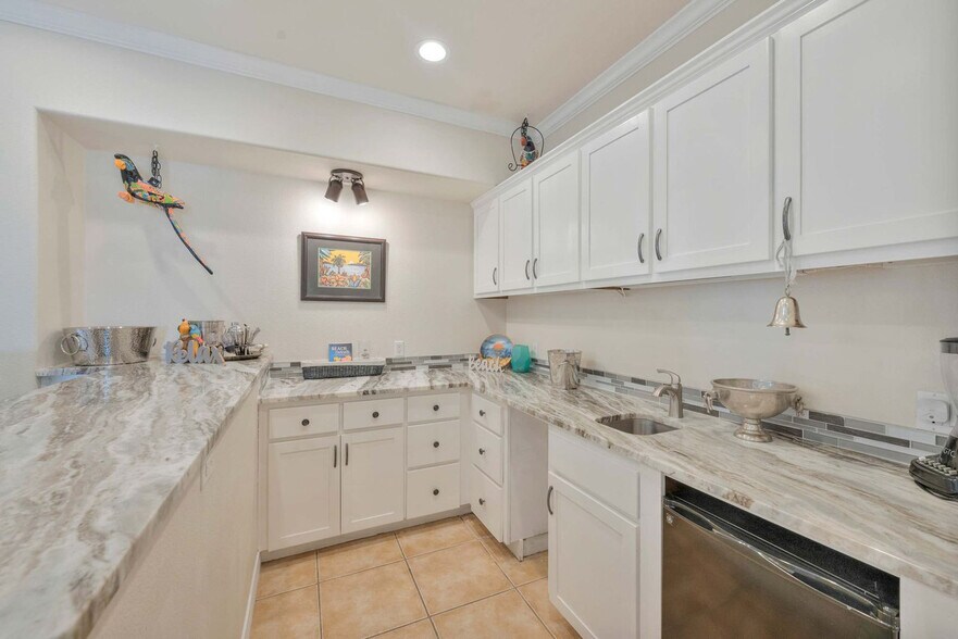 Building Photo - 660 Kara Dr