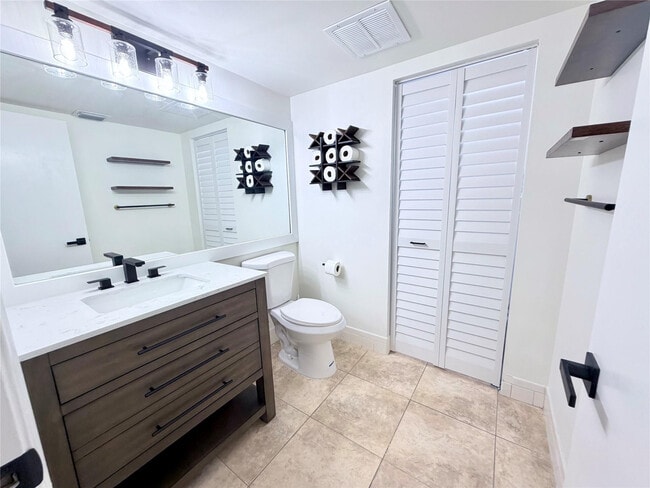 Building Photo - 1110 SW 125th Ave