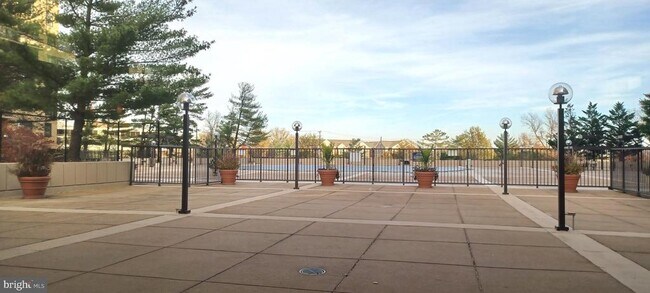 Building Photo - 3701 S George Mason Dr