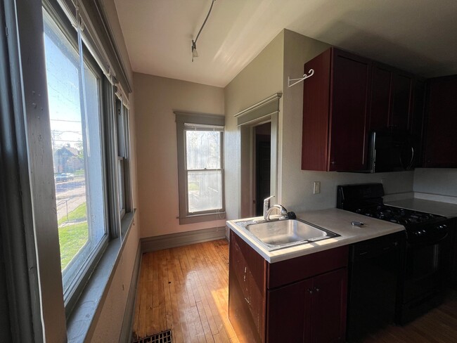 Building Photo - 1200 S Dakota Ave