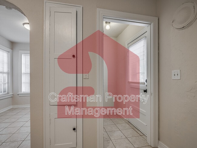 Building Photo - 1801 NW 22nd St