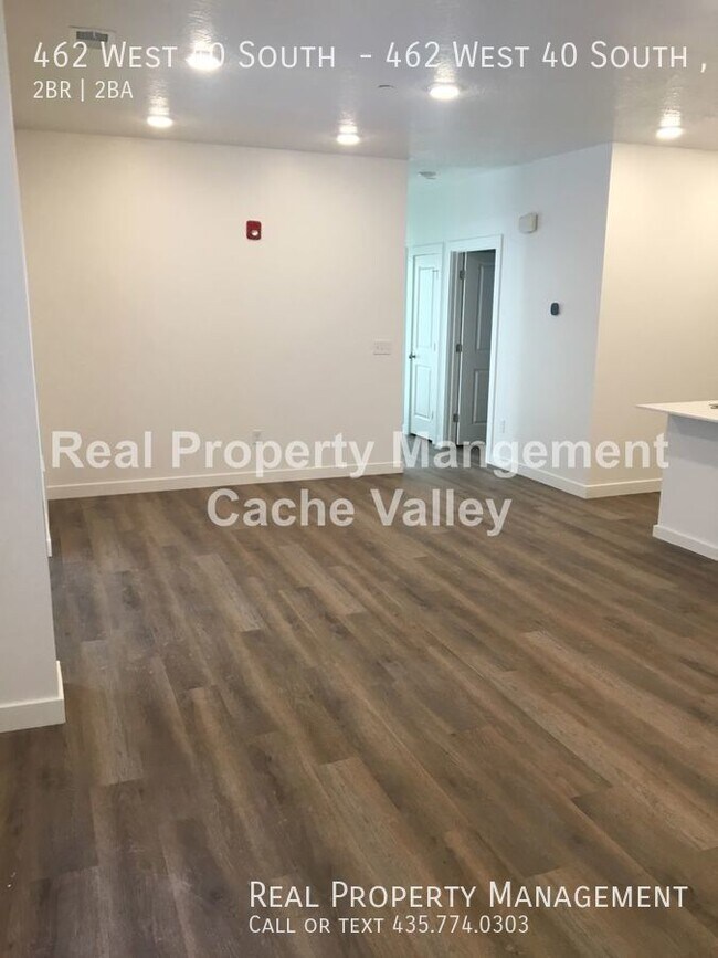 Building Photo - 462 W 40 S