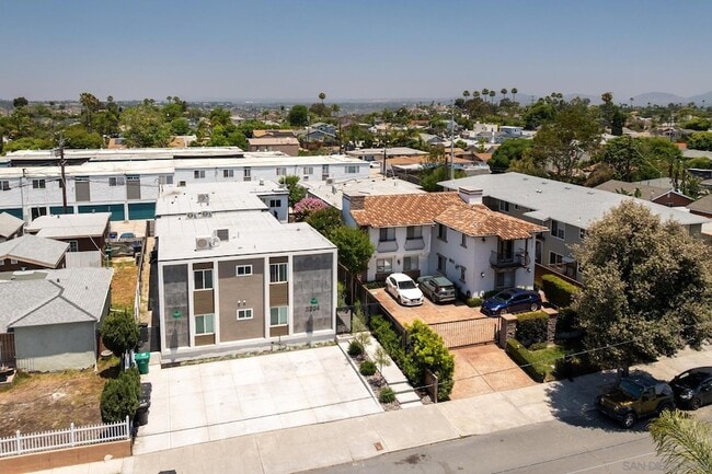Building Photo - 3204 Collier Ave