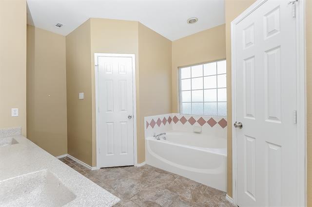 Building Photo - 7504 Quail Springs Dr