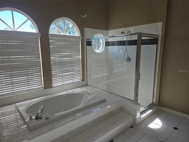 Building Photo - 2648 Sabal Springs Dr