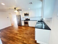 Building Photo - 489 Main St