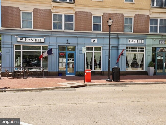 Building Photo - 811 Gibbon St